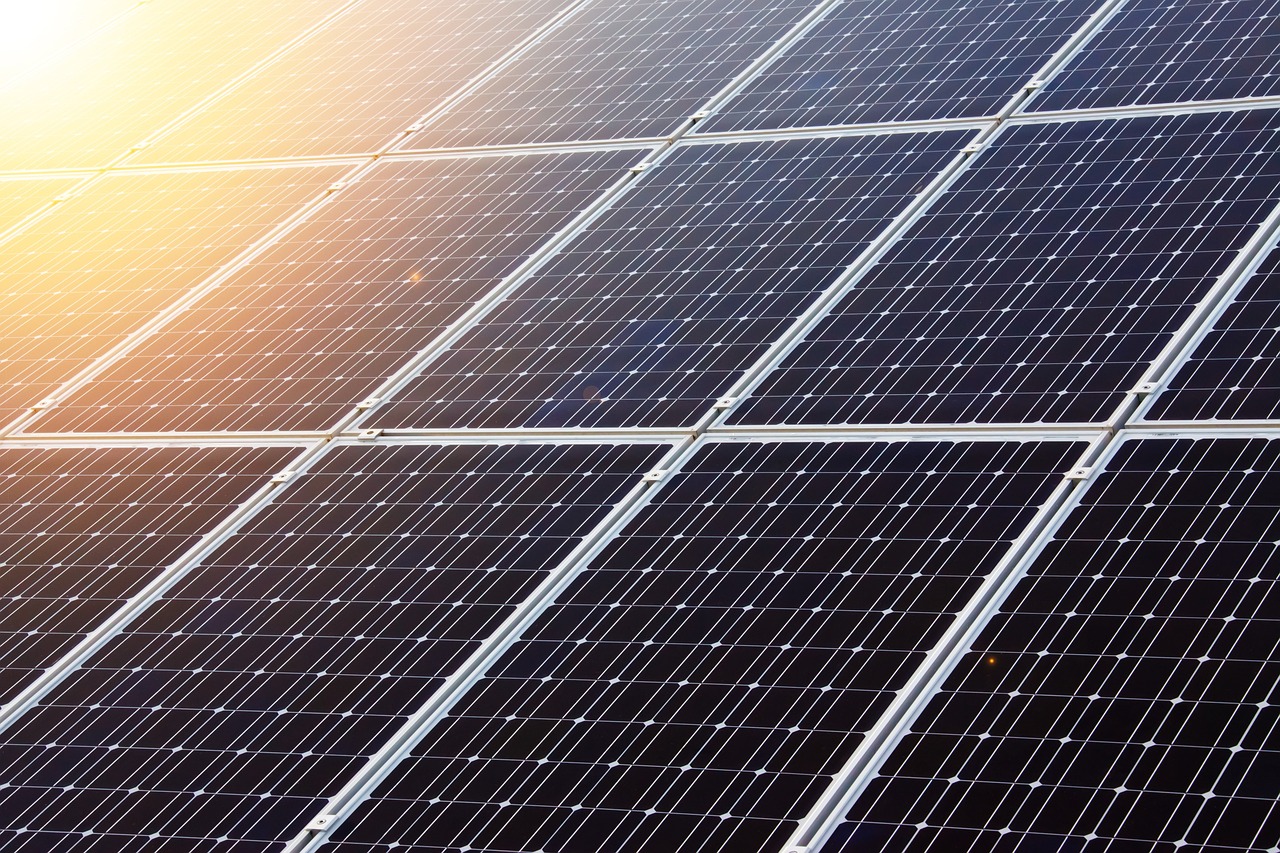 Hausbesitzer aufgepasst! Solardachpflicht kommt in Hamburg – Finanzierung rechtzeitig planen